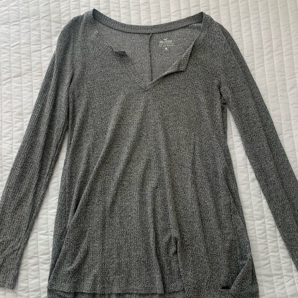Hollister v-neck flowy gray long sleeve